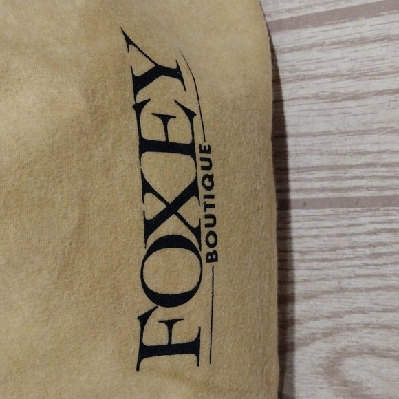 FOXEY BOUTIQUE Tan color Drawstring Protective Storage Dust Bag 17.5 x 16-in - Picture 2 of 8